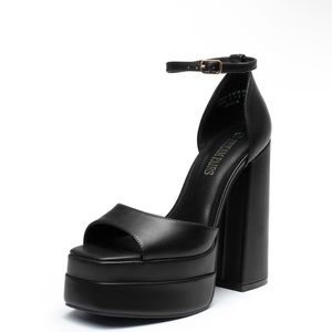 Size 7 in black never worn